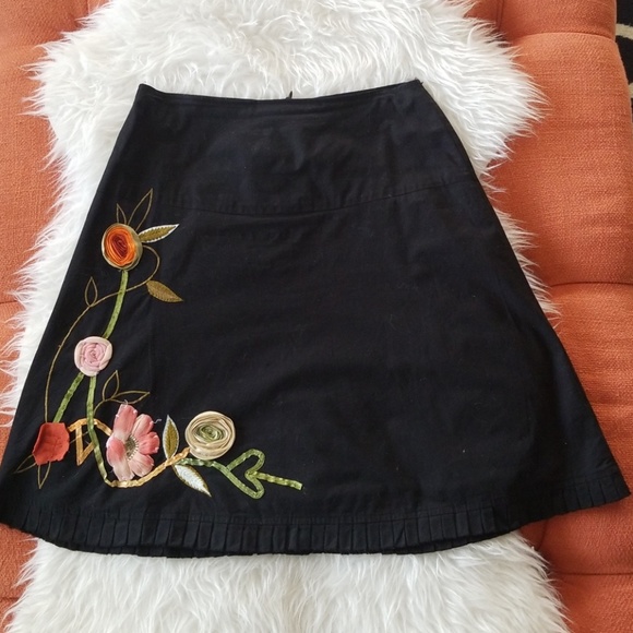 Mix Nouveau New York Dresses & Skirts - Mix Nouveau NY black floral skirt